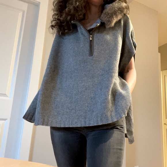 Wool poncho sweater - Picture 2 of 3